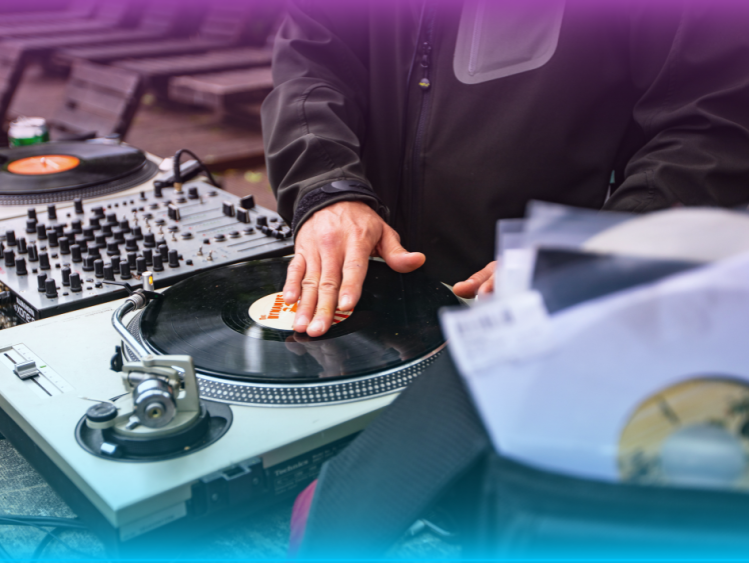 The Basics of DJing: A Beginner’s Guide to Learn DJ Mixing and Beats Online