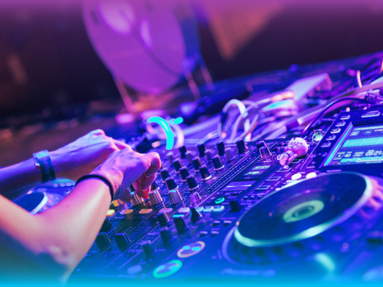 How to Avoid Common DJ Mistakes: Tips for Smooth Performances